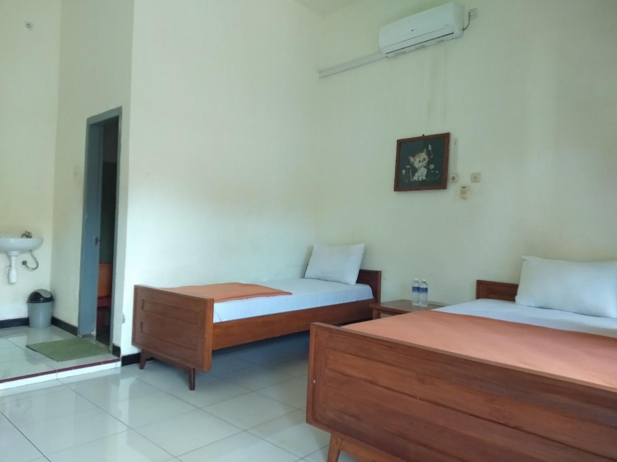Hotel Tentrem Syariah Probolinggo Exterior photo